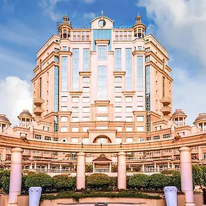 Ξενοδοχείο Swissotel Al Murooj *****